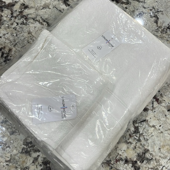 NWT SET OF TWO BATH & TWO WASHCLOTHS- white - Picture 3 of 4